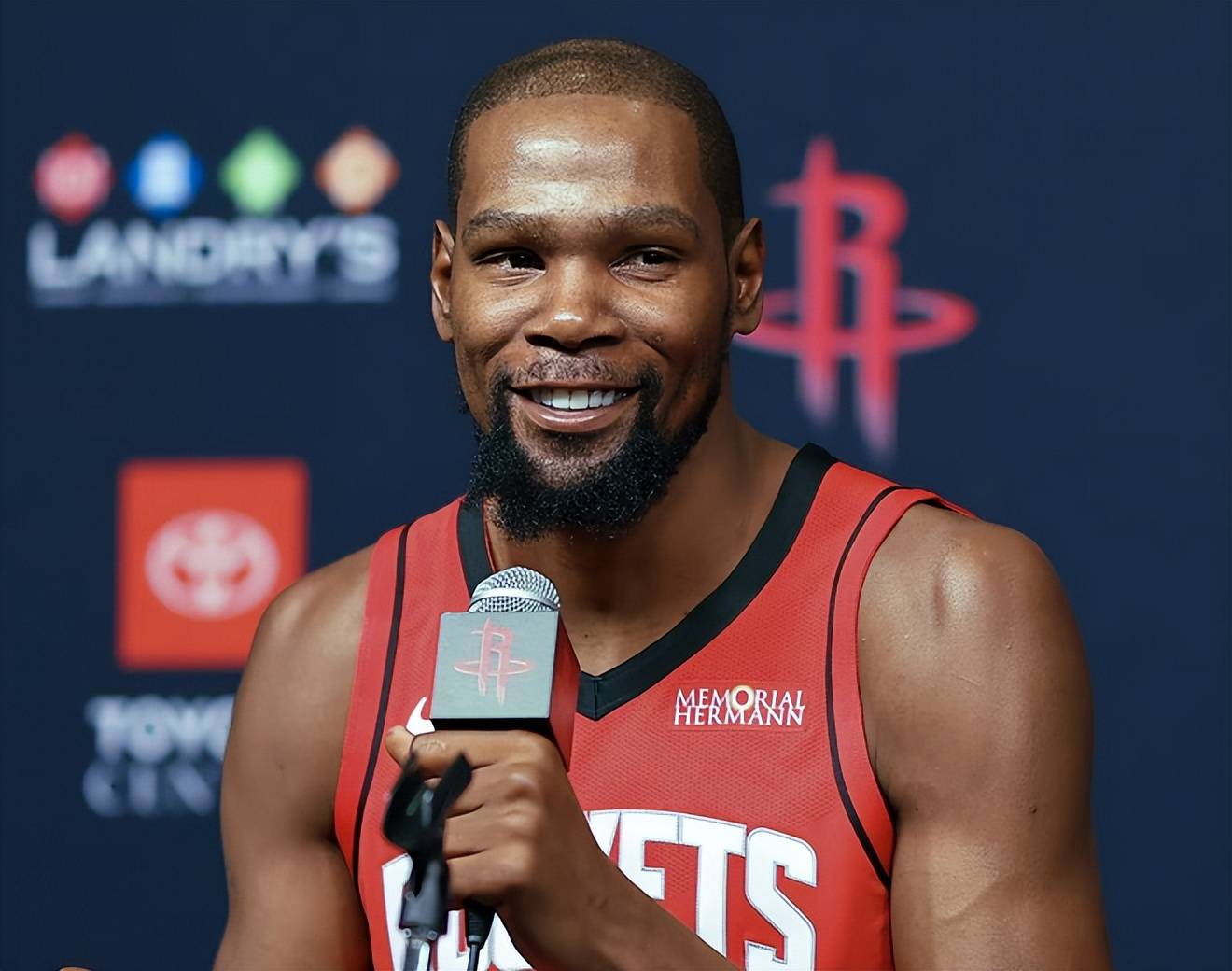 托纳利：我们把握机会不够好，然后每过一分钟比赛就会更沉重