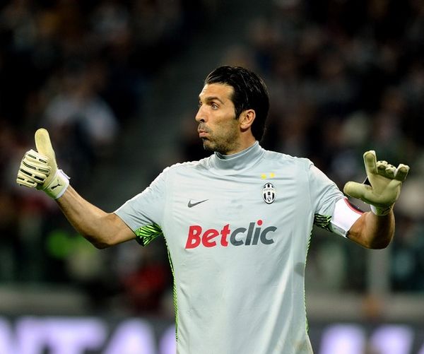 阿森纳为巴黎当红新援强势出击，利物浦加入争夺战引发激烈竞争